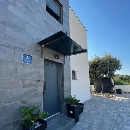 Marton - Mandre, Pag Vila *